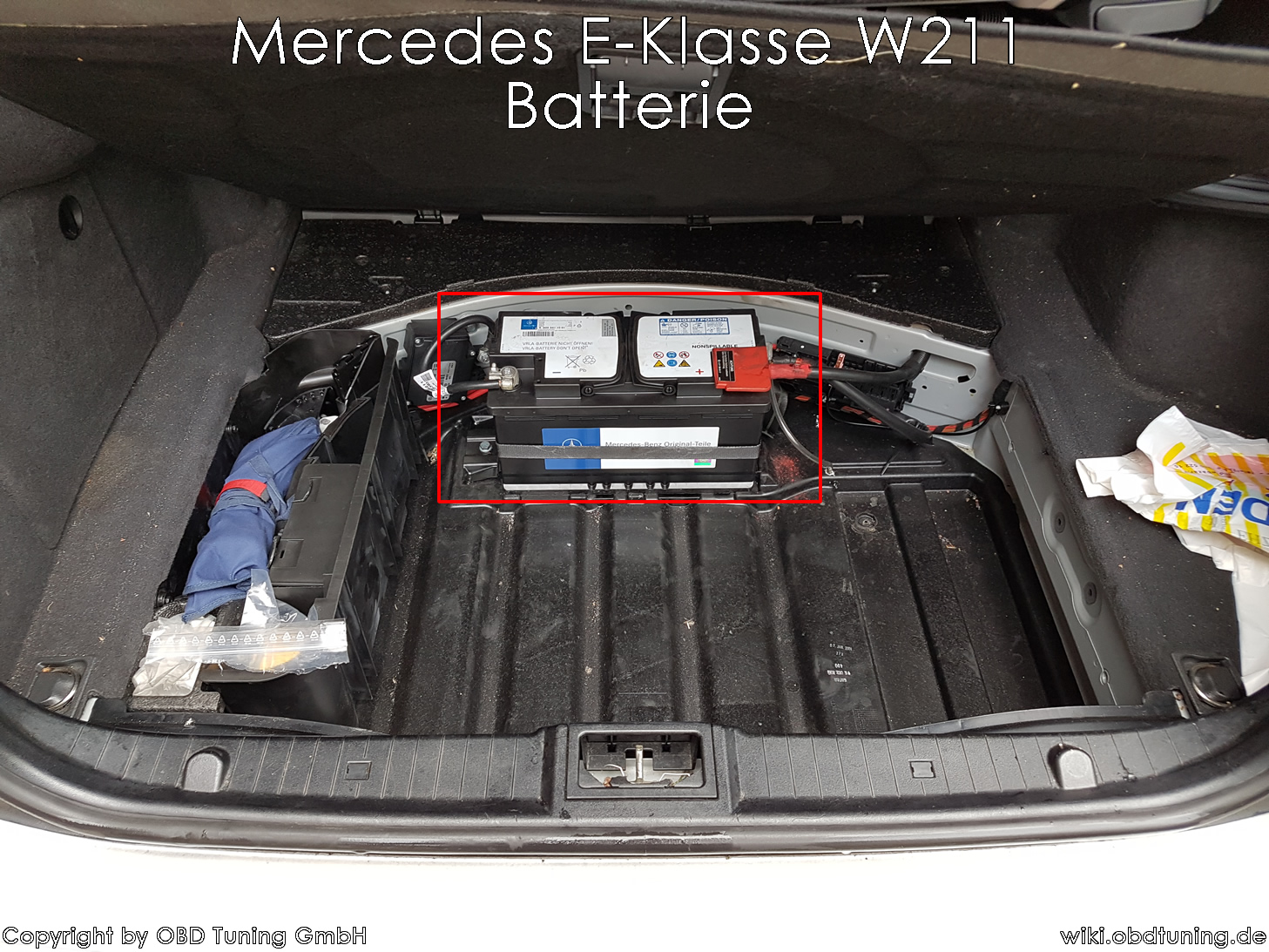 Mercedes E Klasse W211 Batterie 01.jpg